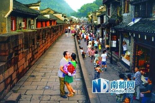 凤凰街风雨,见证岁月沧桑的市井传奇